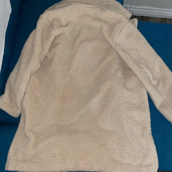 Uniqlo Pile-Lined Fleece Tailored Coat in Beige - Picture 3 of 5
